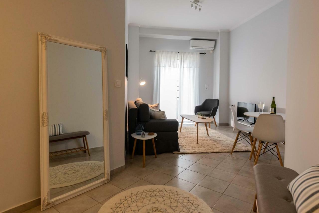 Avra Apartment Каламата Екстериор снимка